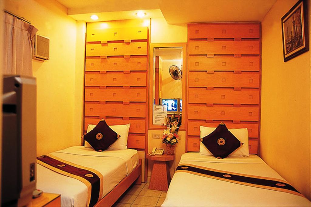 Sam's Inn 2*